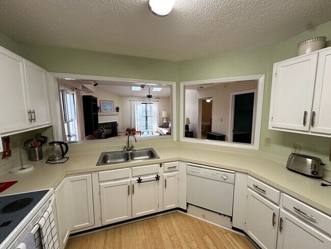 Building Photo - Cute Furnished 2 Bed in Hope Valley Farms