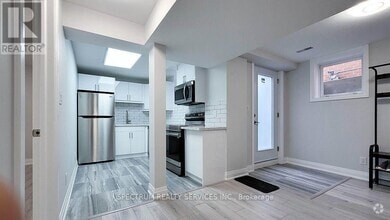 Building Photo - 12 Thornbush Ct