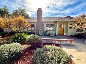 Building Photo - 516 W 9th St