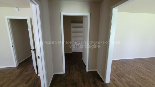 Foto del edificio - 9200 Rogers Ave