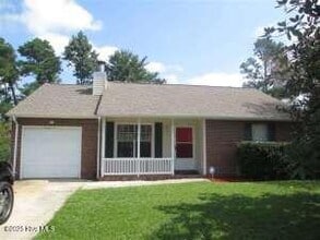 Building Photo - 207 Spruce Ct