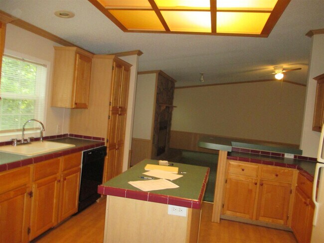 Building Photo - 355 White Birch Dr