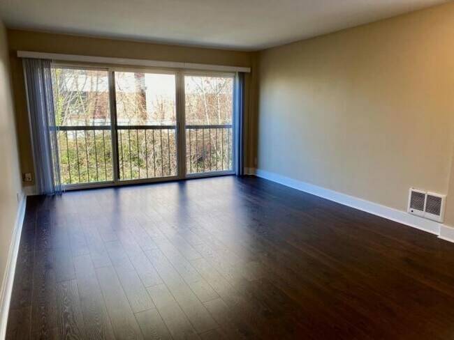Building Photo - 1 bedroom in Seattle WA 98102