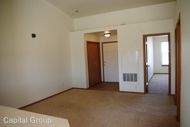 Building Photo - 2111 E White Oak Ct