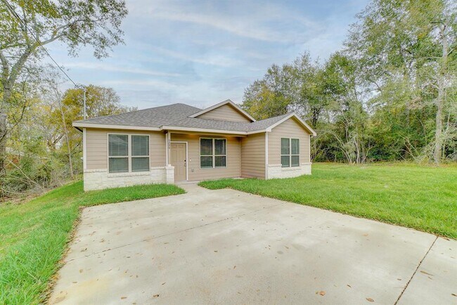 Building Photo - 5290 Pine Haven Ln