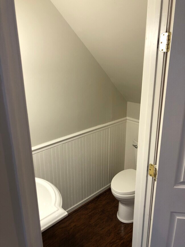 First floor bathroom - 200 S Exeter St