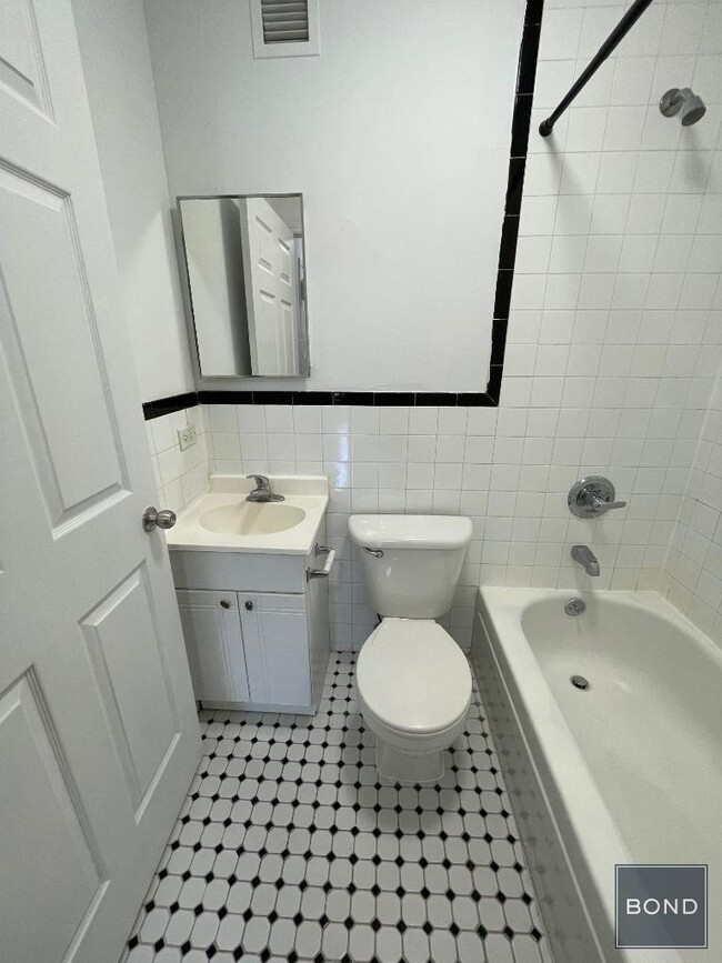 Building Photo - 172 E 106th St