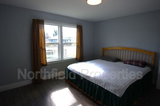 Building Photo - 1905 4th Street