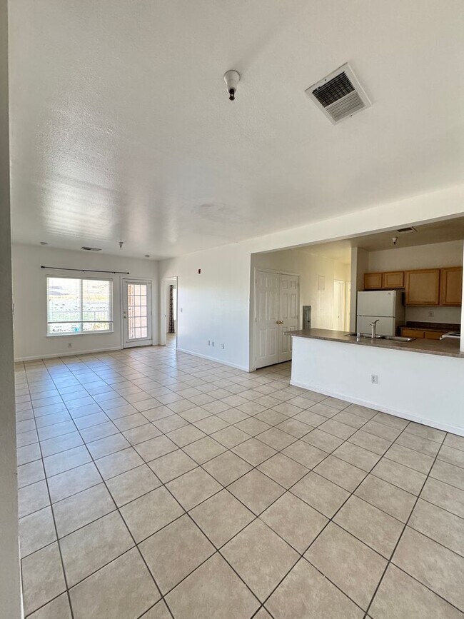 Foto del edificio - 4 Bedroom Master Suites at The Edge at Reno - Walking Distance to UNR