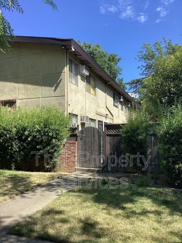 Building Photo - 2743 2nd Ave