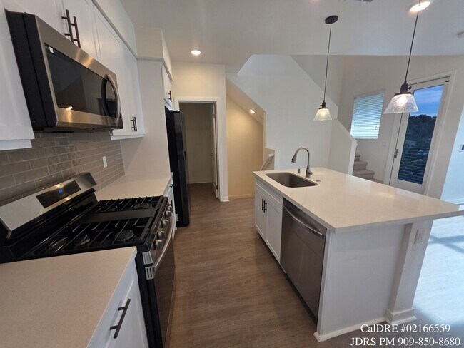 Foto del edificio - Rancho Cucamonga 3 Bedroom Condo