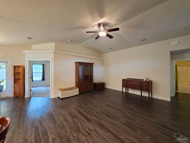 Building Photo - 5165 Peach Dr