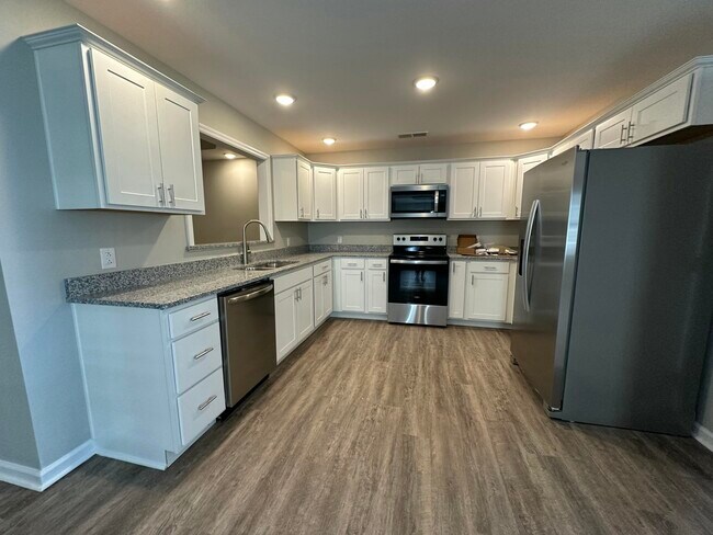Building Photo - 9005 Landon Ln
