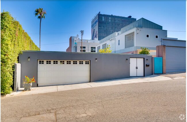 Building Photo - 8966 Shoreham Dr
