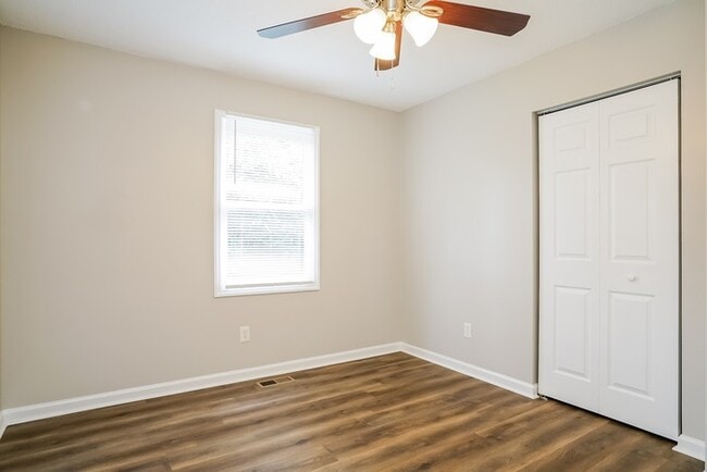 Foto del edificio - 16417 Waterbury Ln