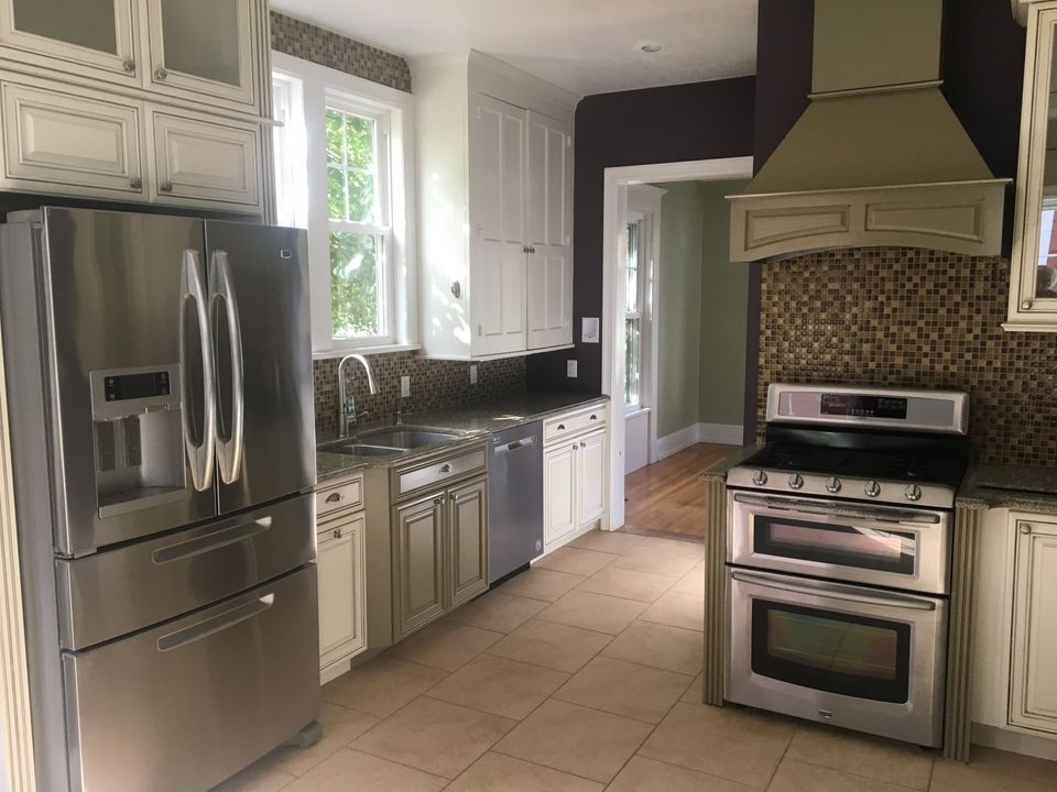 Primary Photo - 261 Mullin St