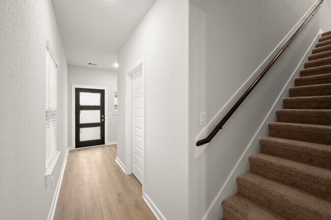 Foto del edificio - 8619 Blueberry Ash St