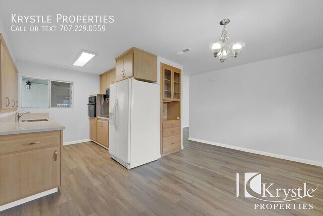 Building Photo - Wonderful home in lovely Meadows area and ...