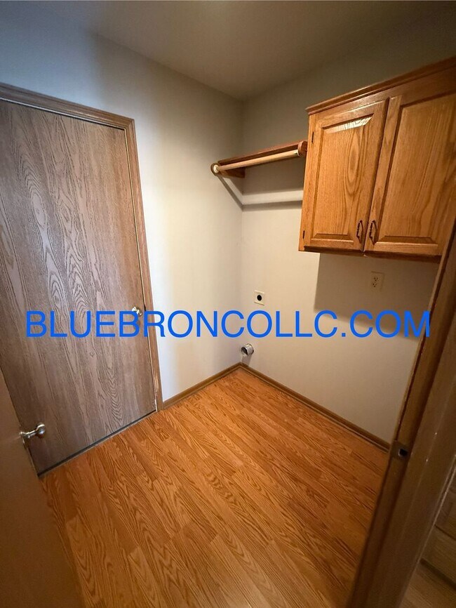 Foto del edificio - 601-603 W Pine St