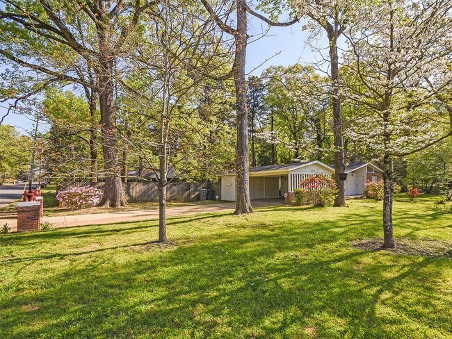 Foto del edificio - NEWLY UPDATED Mid-Century Mod home with 2 beds, 2 baths.