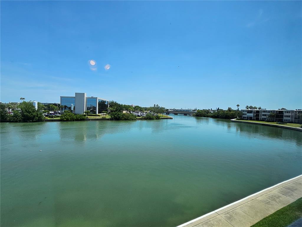 Foto principal - 7425 Bay Island Dr S