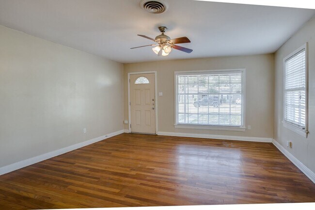 Foto del edificio - Pre-leasing for July!
