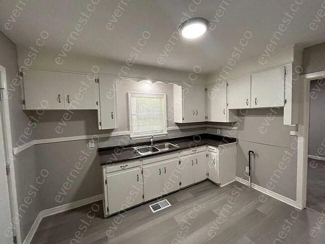 Building Photo - 1042 Winn St