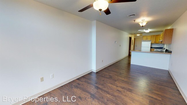 Building Photo - 245 Chestnut St