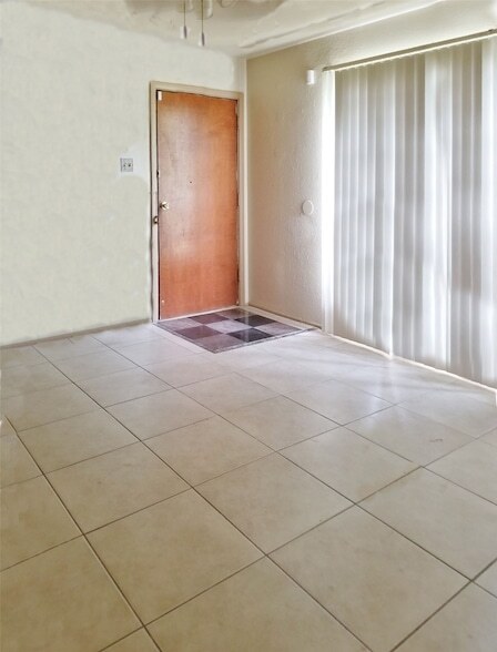 Foto del edificio - 8224 Campanella Dr