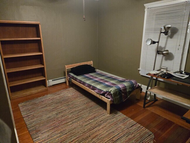 Dormitorio 2 - 215 East St