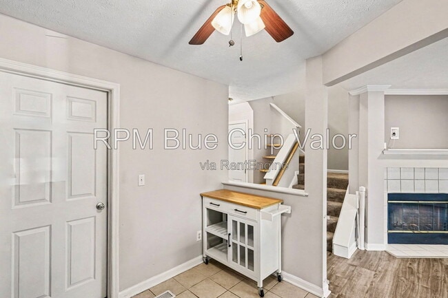 Building Photo - 5290 Bay Pointe Dr