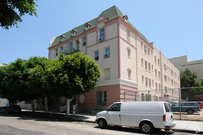 Foto del edificio - 676 Shatto Pl.