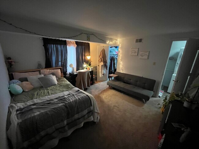 Dormitorio #1 - 73 E Frambes Ave