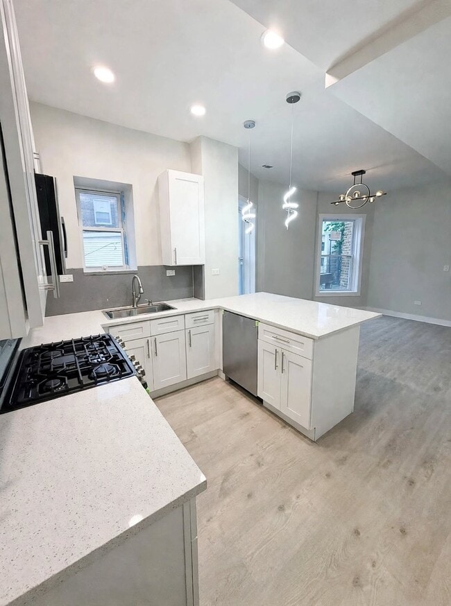 Building Photo - 6039 S Eberhart Ave