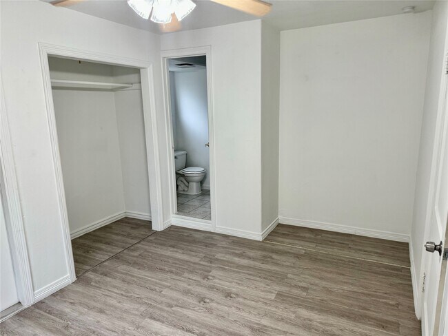 Foto del edificio - 3914 Ella Blvd