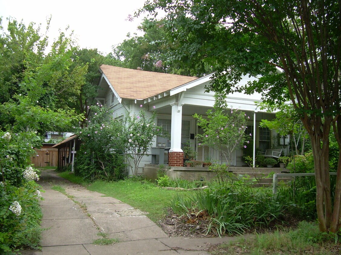 Primary Photo - 5647 East Side Ave