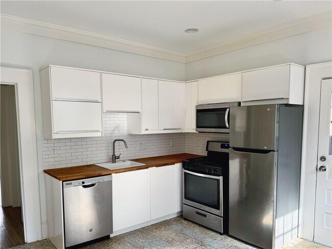 Foto del edificio - 471 Page Ave NE