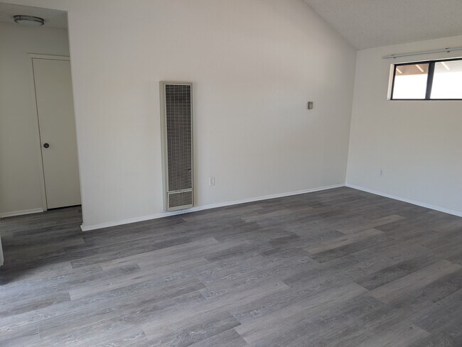 Foto del edificio - 5166 Dunbar Dr