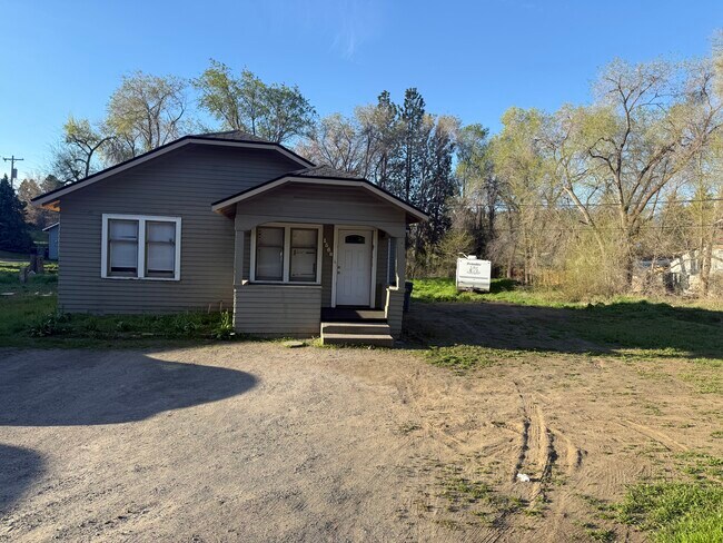 Frente - 1568 3rd St NE