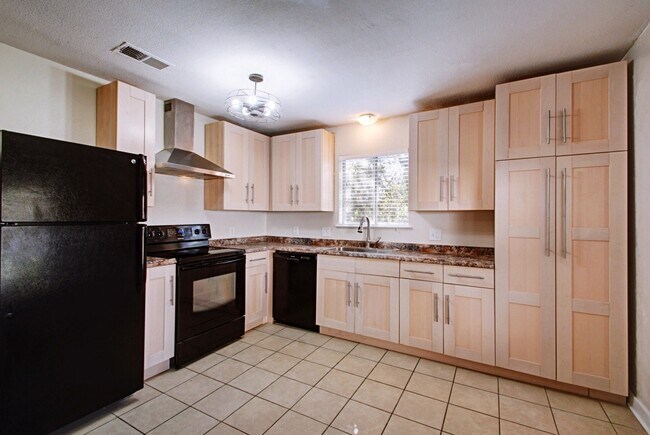 Foto del edificio - 6407 Auburn Dr