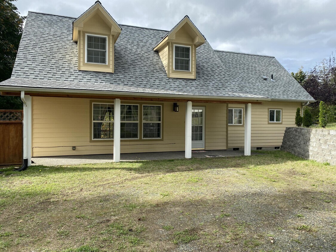 Primary Photo - 151 E North Island Dr