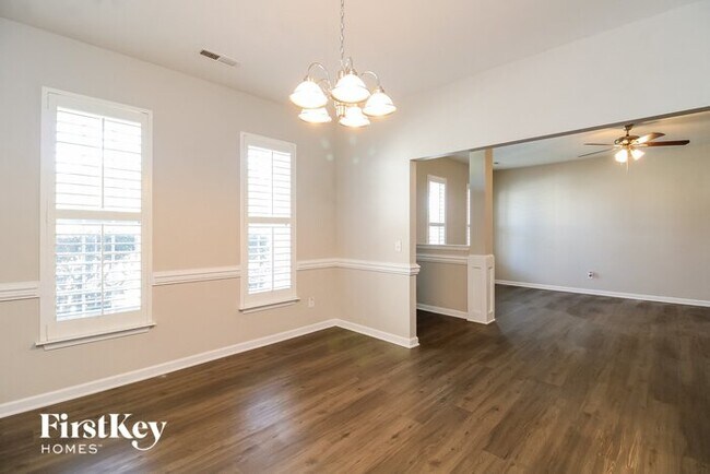 Building Photo - 708 Hawthorn Ridge Dr