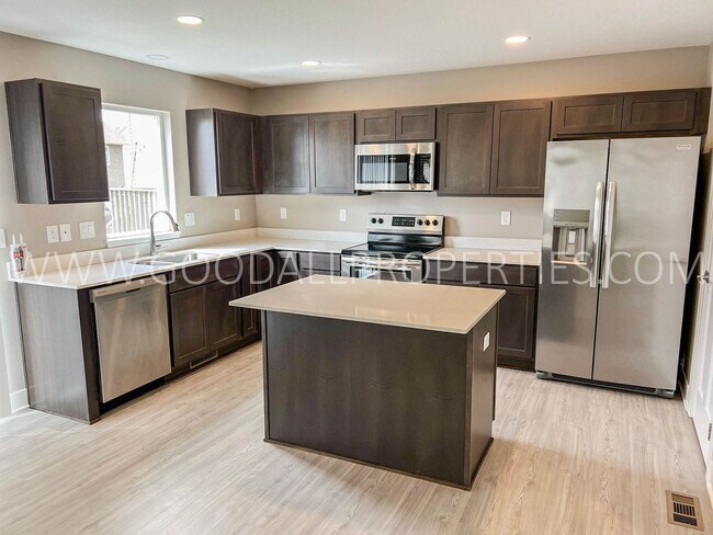 Building Photo - 4-Bedroom, 3.5-Bath Home with Walkout Finished Basement in Norwalk