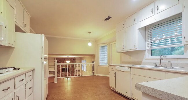 Foto del edificio - 564 Clubhouse Dr SE