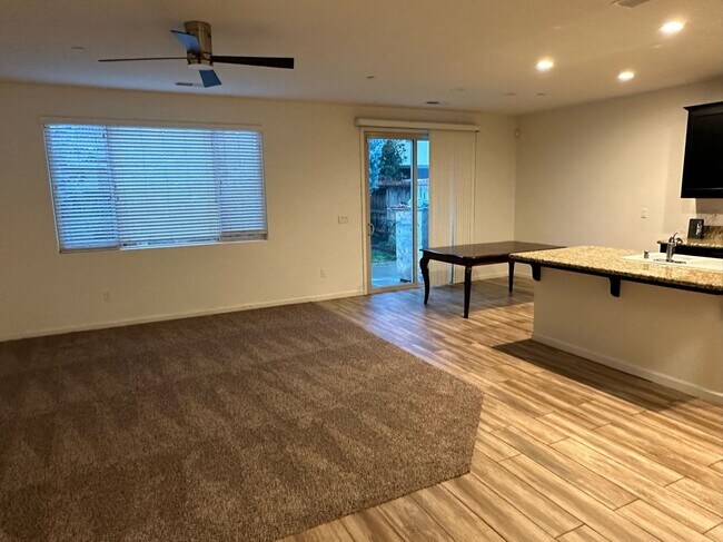 Building Photo - 926 W. SEDONA AVE - 3 BEDROOM 2 BATH + OFF...