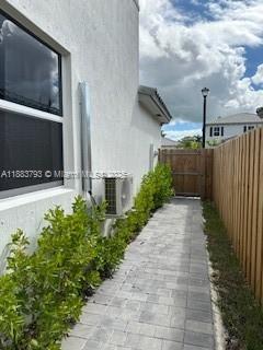 Foto del edificio - 834 SE 26th Rd