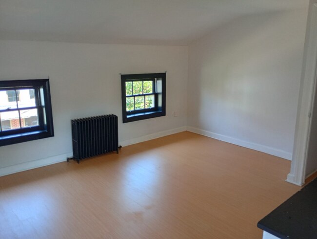 Foto del edificio - 404 W 6th St