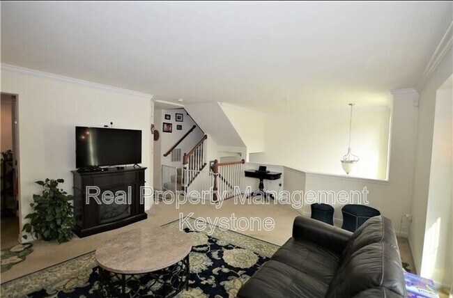 Building Photo - 261 Corey Dr