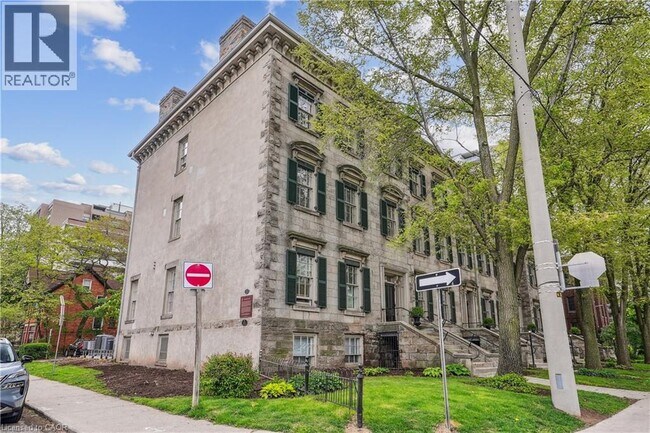 Building Photo - 35 Duke St