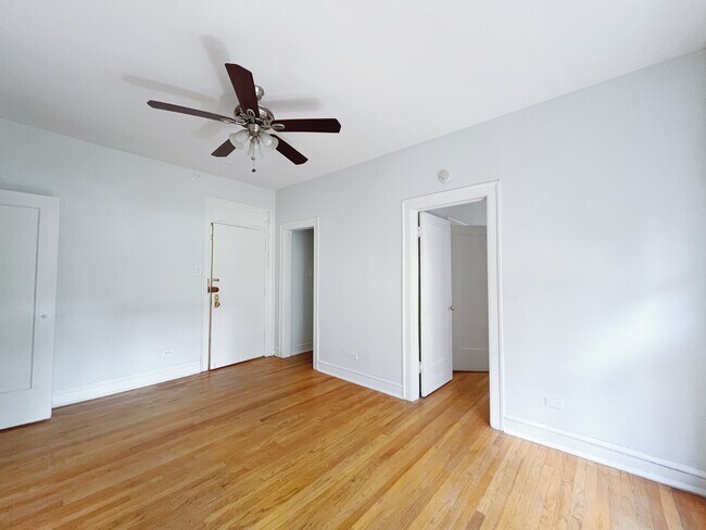 Foto del edificio - 3449 N Elaine Pl